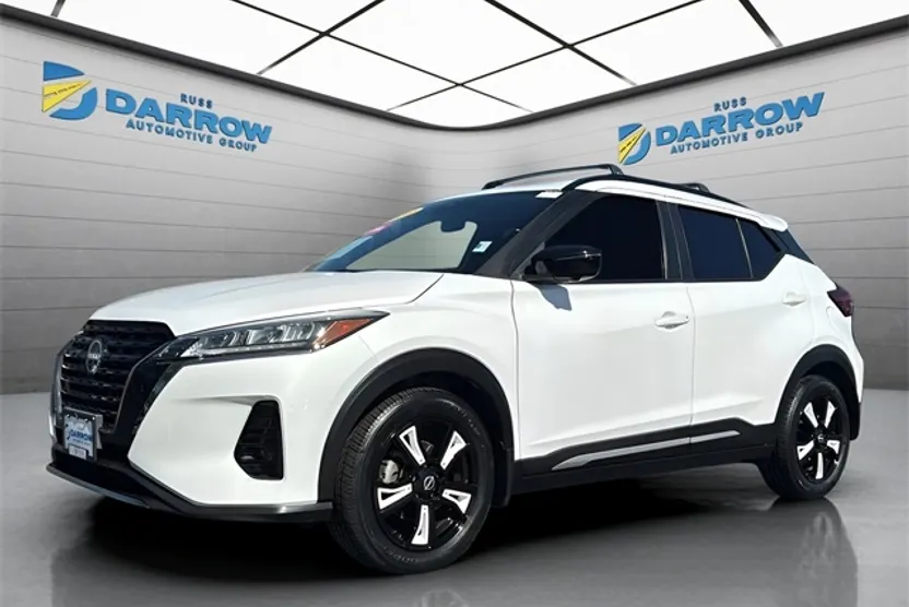 2022 Nissan Kicks SR photo 1