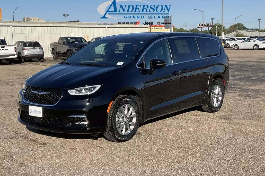 2026 Chrysler Pacifica photo 1