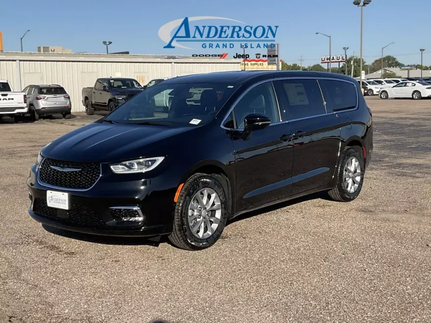 2026 Chrysler Pacifica photo 1