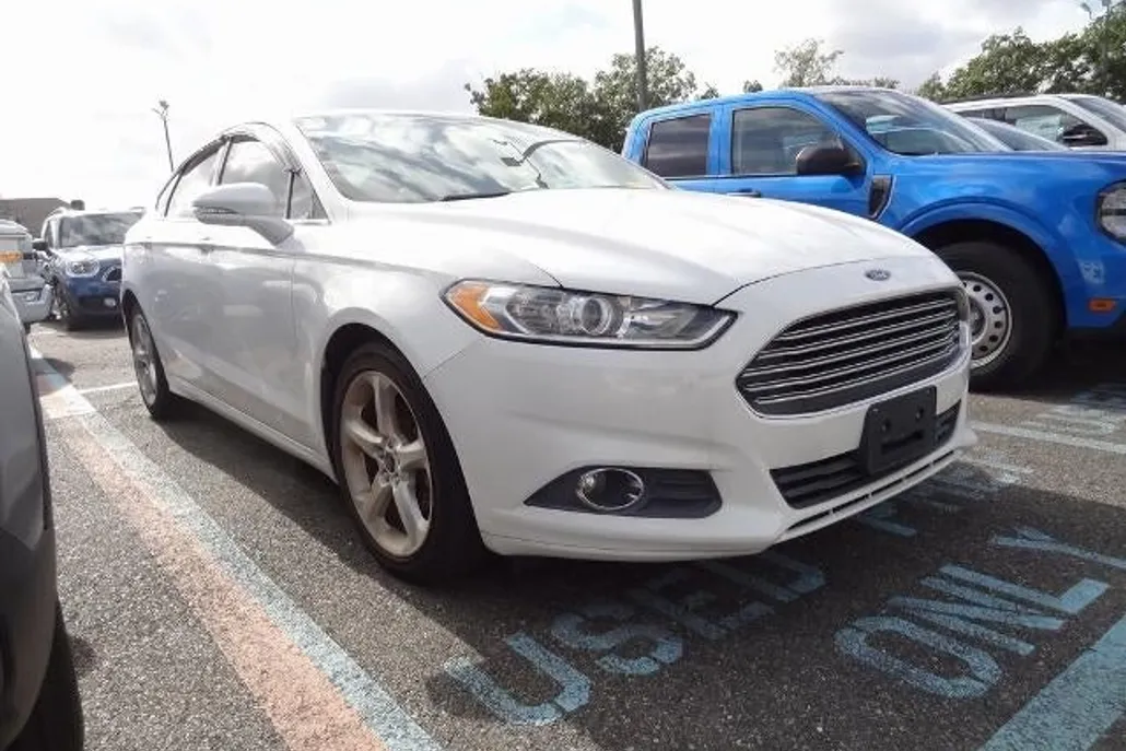 2015 Ford Fusion SE photo 1