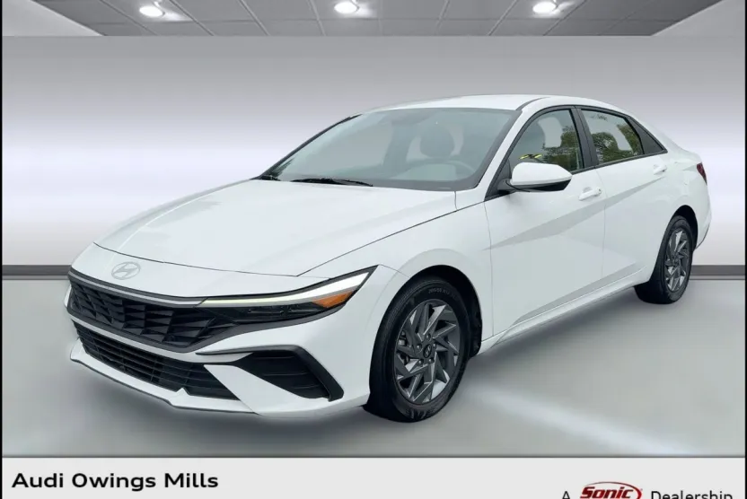 2024 Hyundai Elantra SEL photo 1