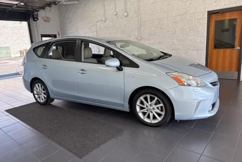 2012 Toyota Prius V Five photo 1
