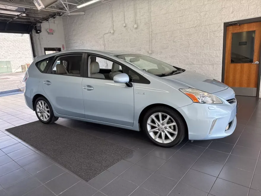 2012 Toyota Prius V Five photo 1