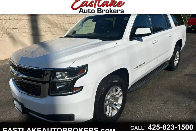 2017 Chevrolet Suburban LT photo 1