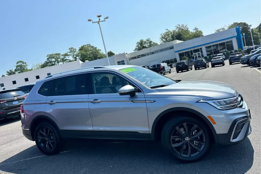 2024 Volkswagen Tiguan SE Wolfsburg Edition photo 1