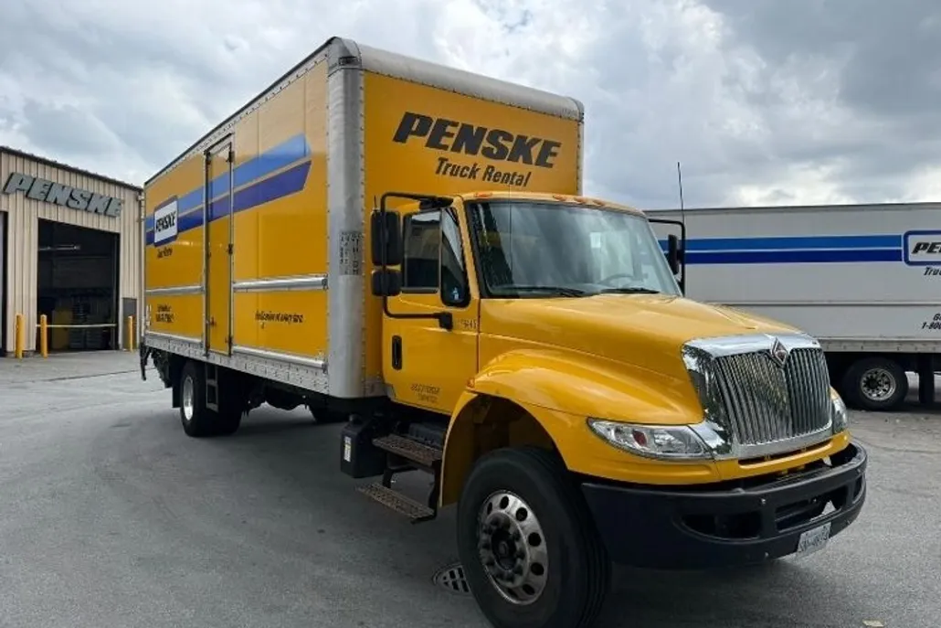 2018 International 4300 DuraStar 4300 photo 1