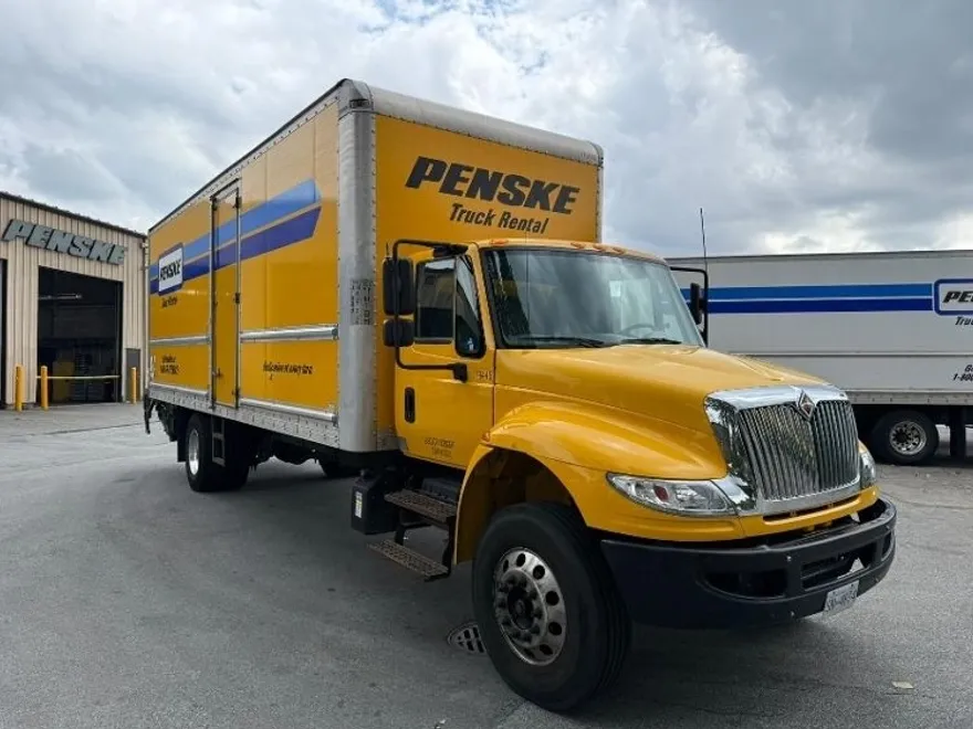 2018 International 4300 DuraStar 4300 photo 1