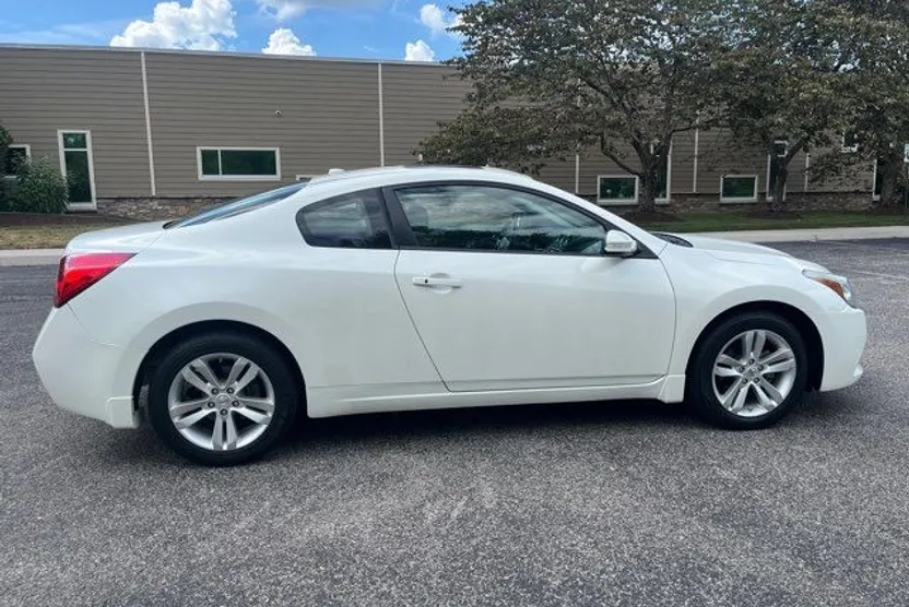 2013 Nissan Altima 2.5 photo 1