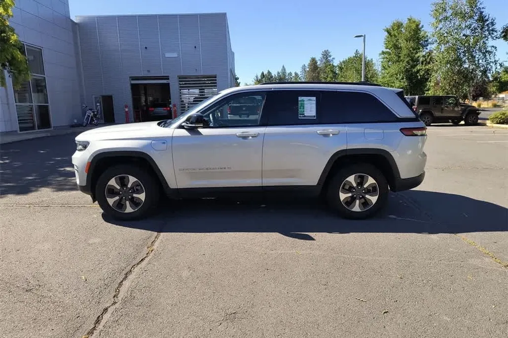2024 Jeep Cherokee Limited 4xe photo 1