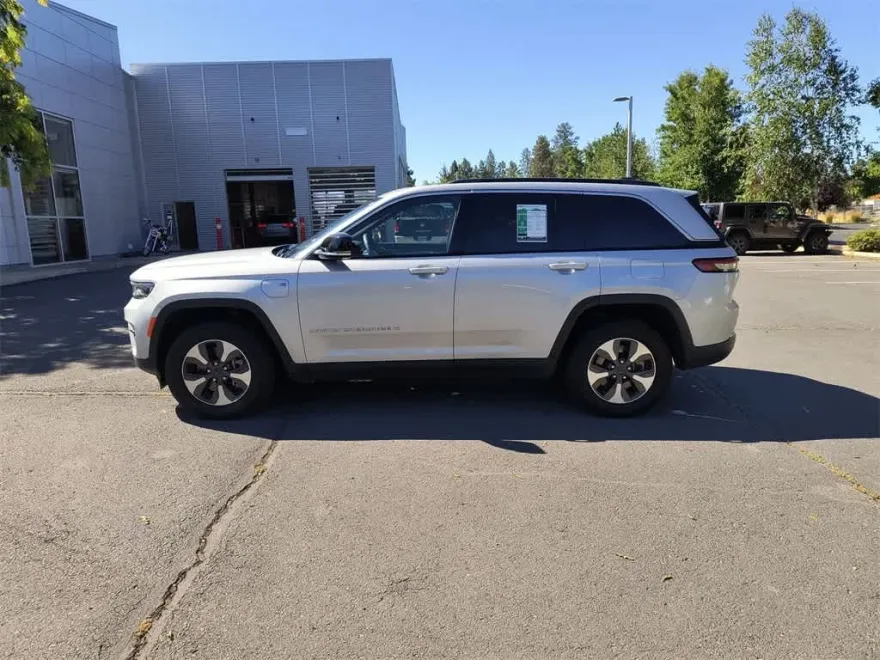 2024 Jeep Cherokee Limited 4xe photo 1