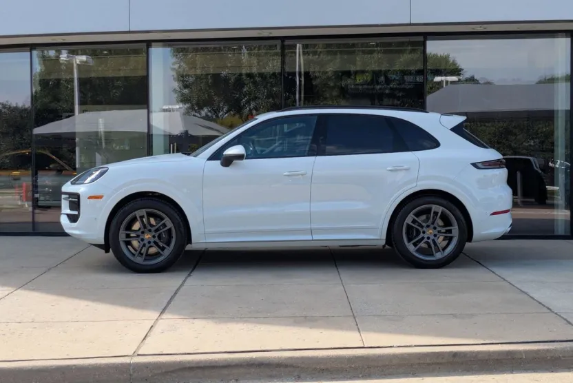 2025 Porsche Cayenne photo 1