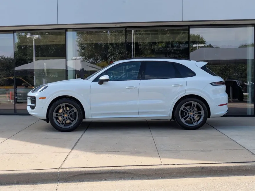 2025 Porsche Cayenne photo 1