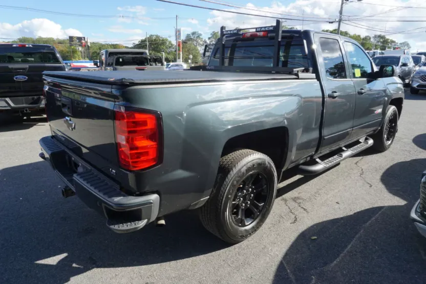 2019 Chevrolet Silverado 1500 LT Z71 photo 1
