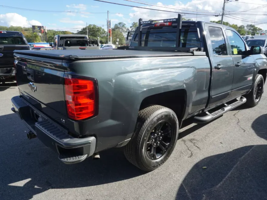 2019 Chevrolet Silverado 1500 LT Z71 photo 1