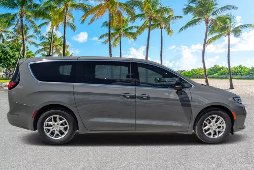 2025 Chrysler Pacifica photo 1