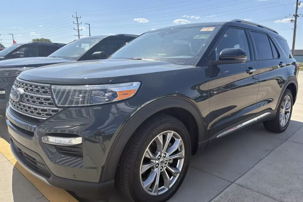 2023 Ford Explorer Limited photo 1