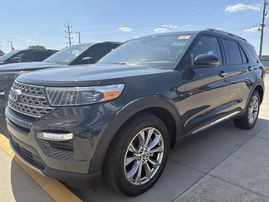 2023 Ford Explorer Limited photo 1