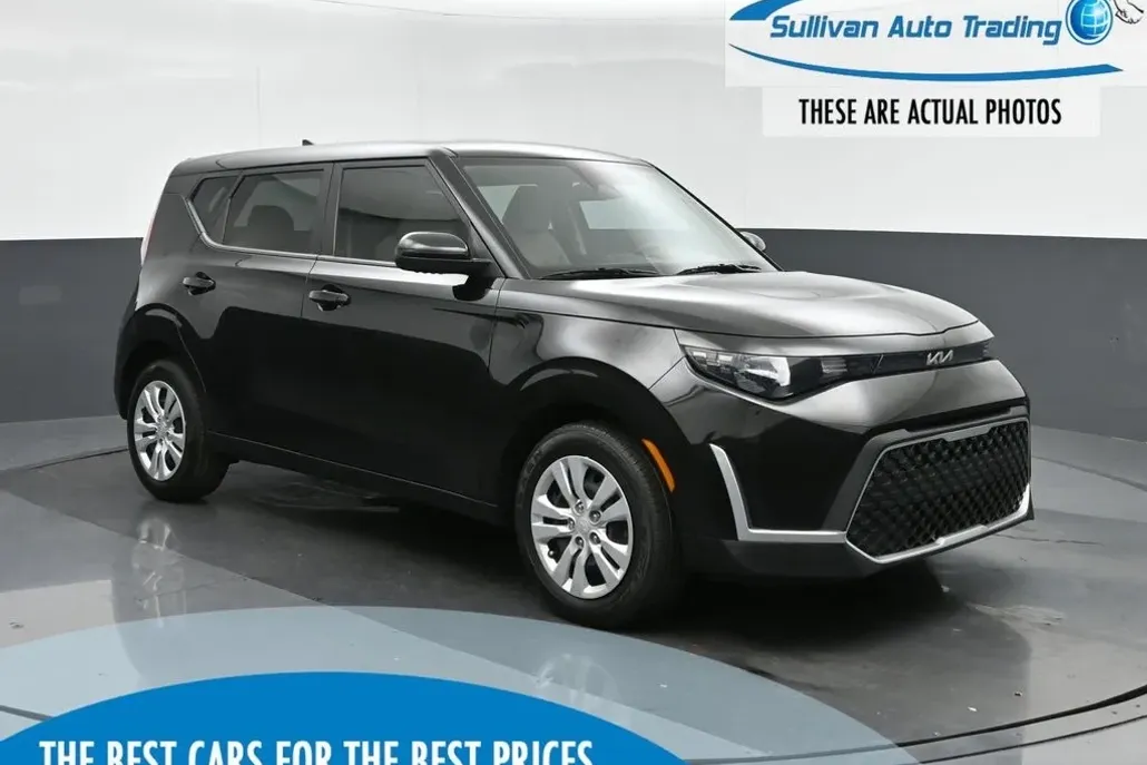 2023 Kia Soul LX photo 1