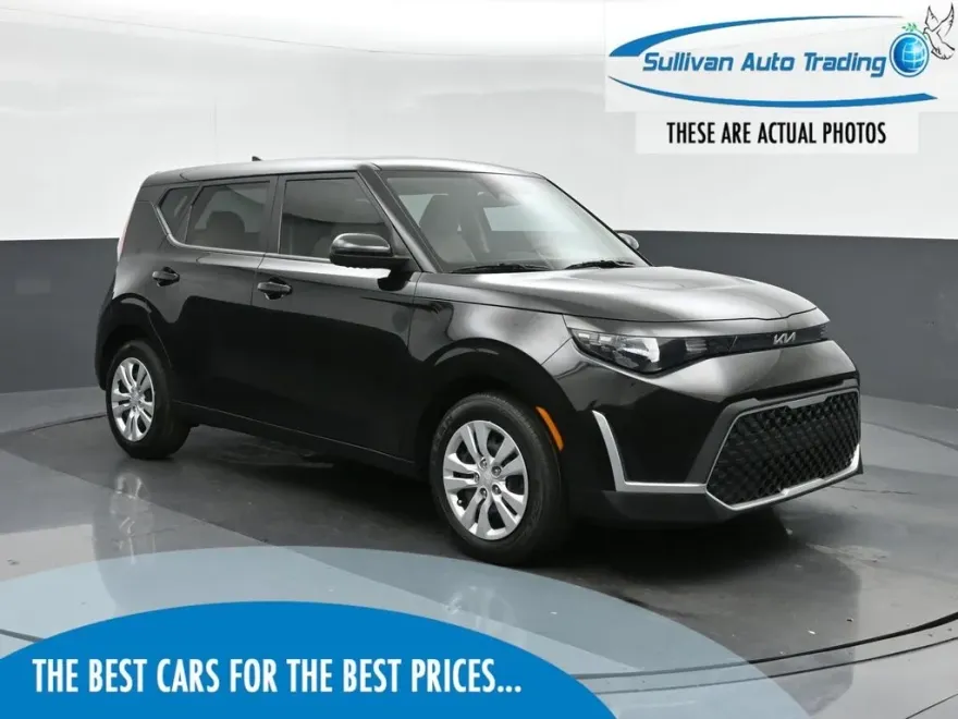 2023 Kia Soul LX photo 1