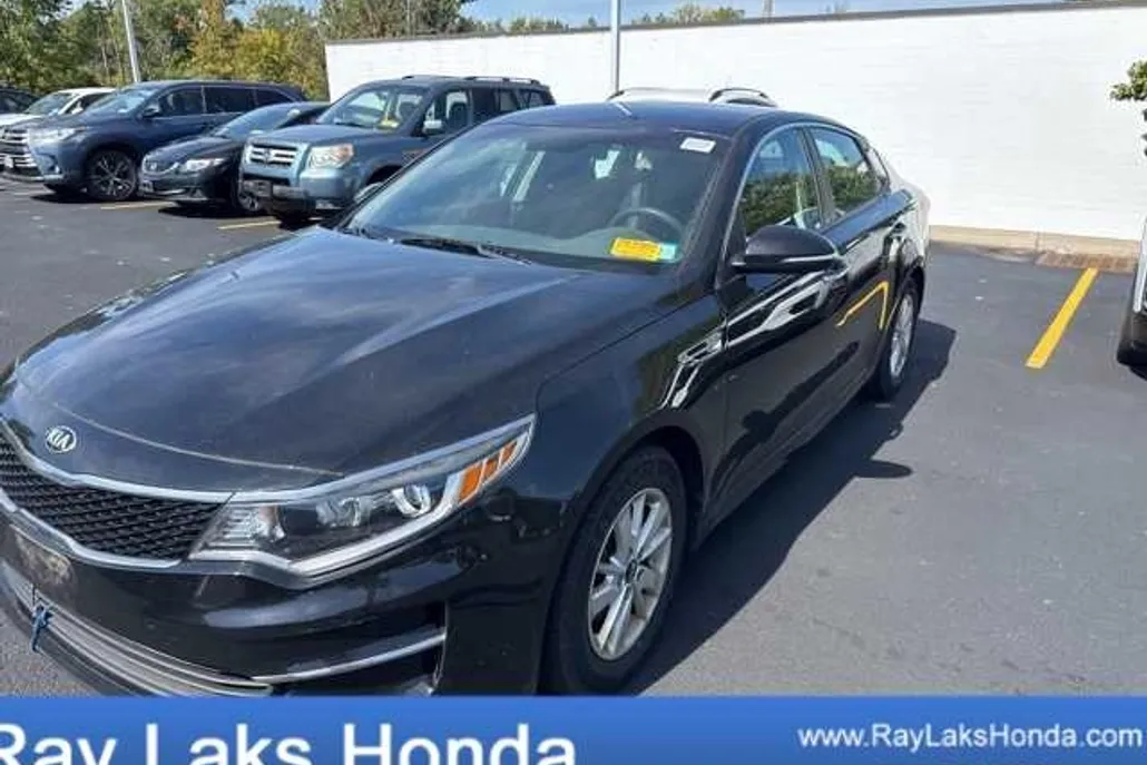 2016 Kia Optima LX photo 1