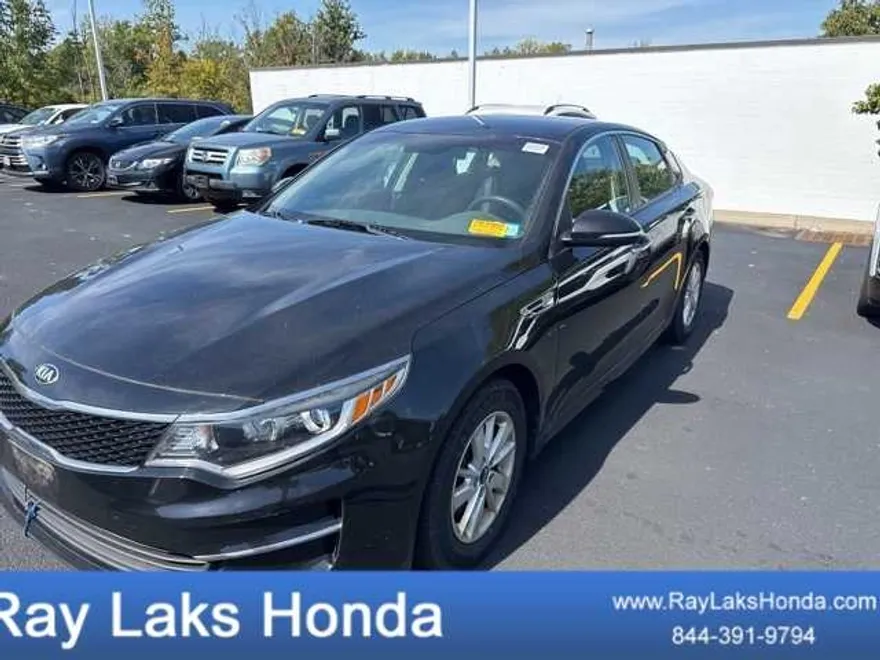 2016 Kia Optima LX photo 1