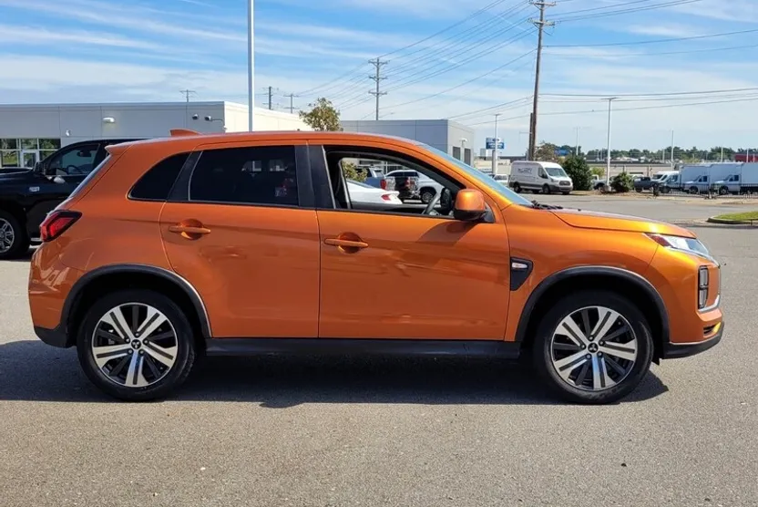 2020 Mitsubishi Outlander Sport ES photo 1