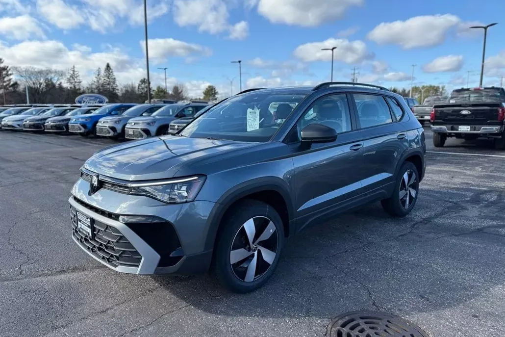 2025 Volkswagen Taos S photo 1