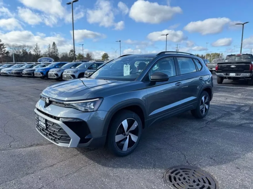 2025 Volkswagen Taos S photo 1