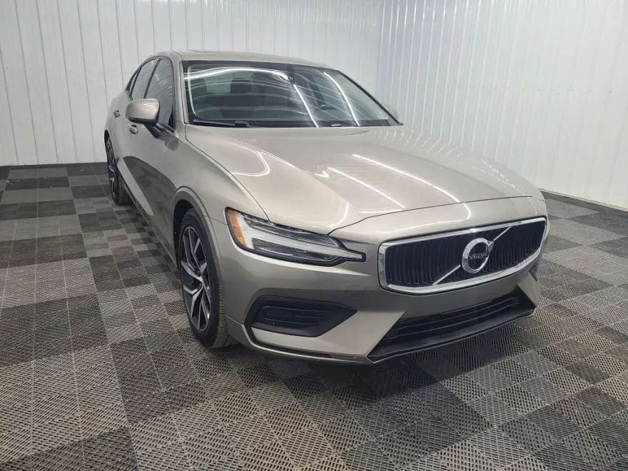 2020 Volvo S60 T6 Momentum photo 1