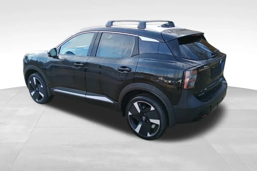 2025 Nissan Kicks SR photo 1