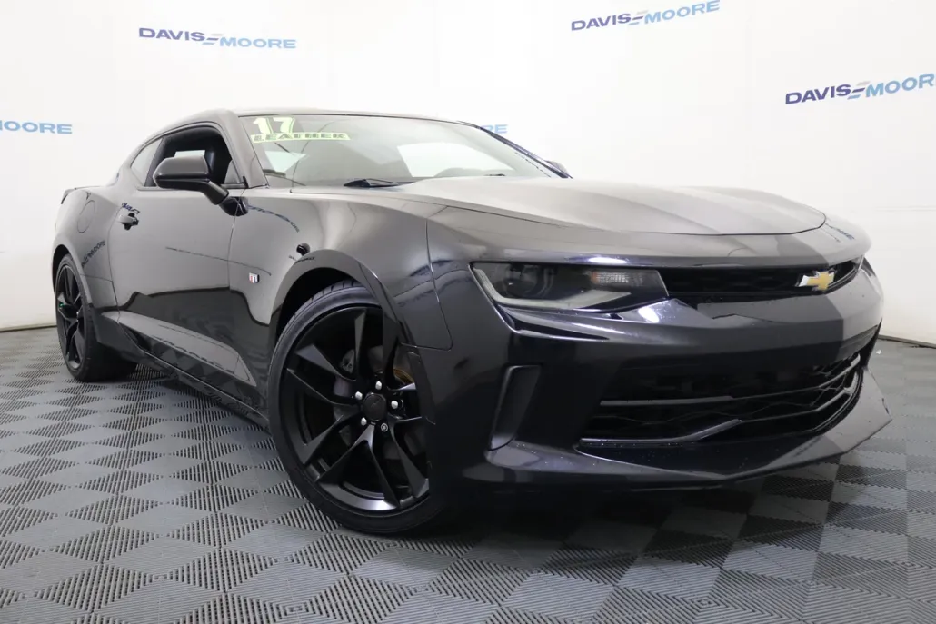 2017 Chevrolet Camaro 2LT photo 1