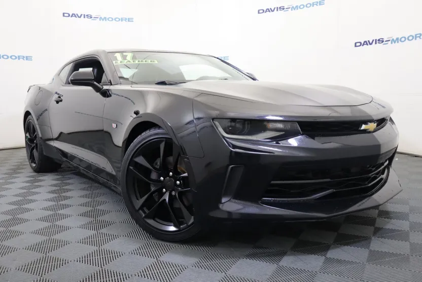 2017 Chevrolet Camaro 2LT photo 1