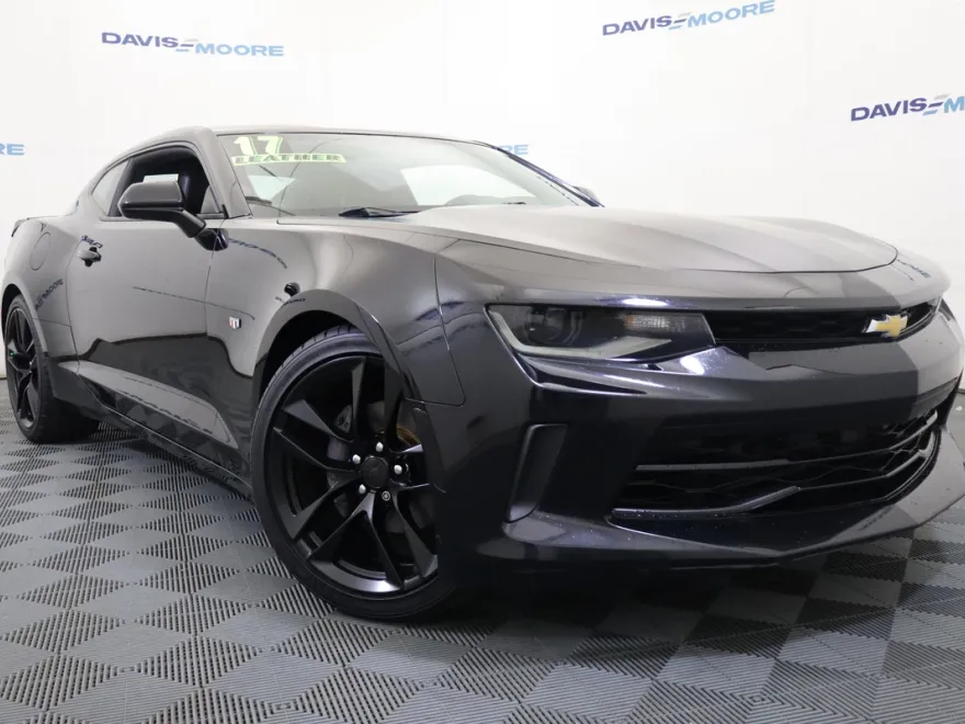 2017 Chevrolet Camaro 2LT photo 1