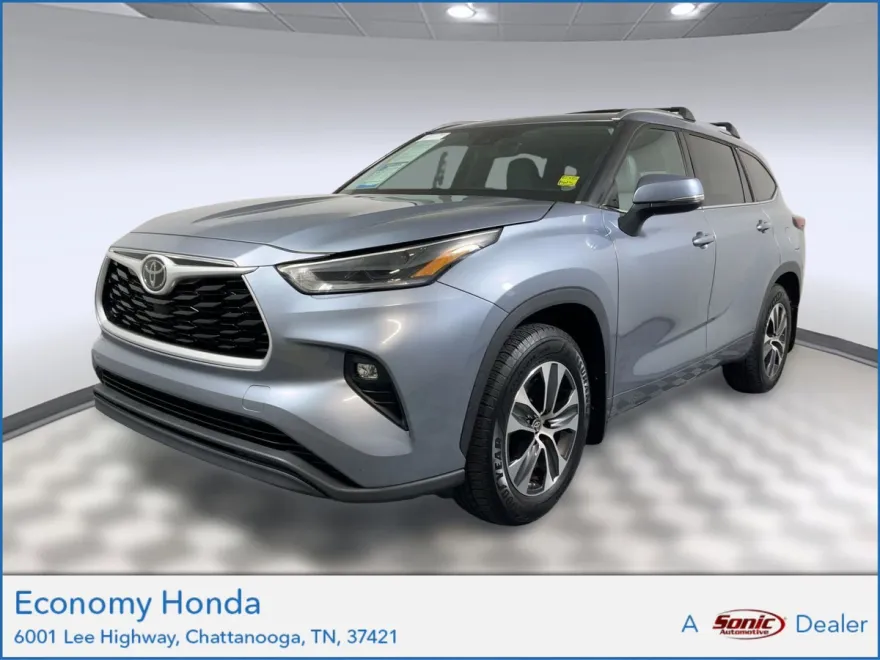 2021 Toyota Highlander XLE photo 1