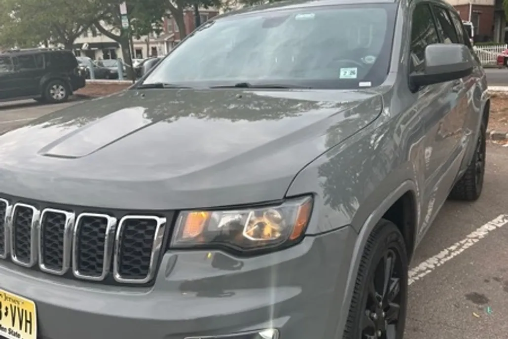 2021 Jeep Grand Cherokee Laredo E photo 1