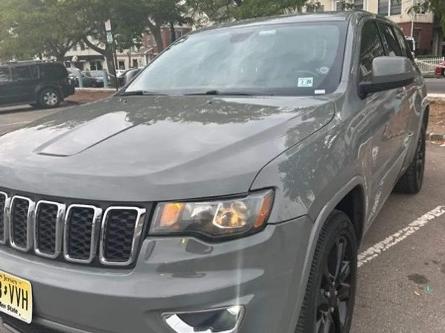 2021 Jeep Grand Cherokee Laredo E photo 1