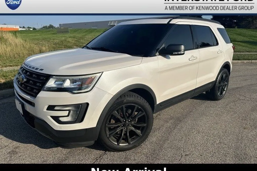 2017 Ford Explorer XLT photo 1