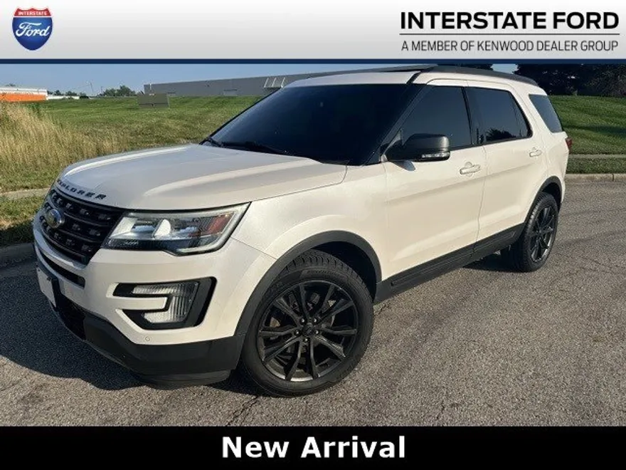 2017 Ford Explorer XLT photo 1