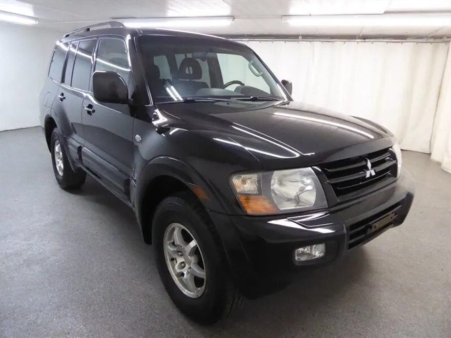 2002 Mitsubishi Montero Limited photo 1