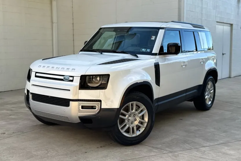 2025 Land Rover Defender 110 S photo 1