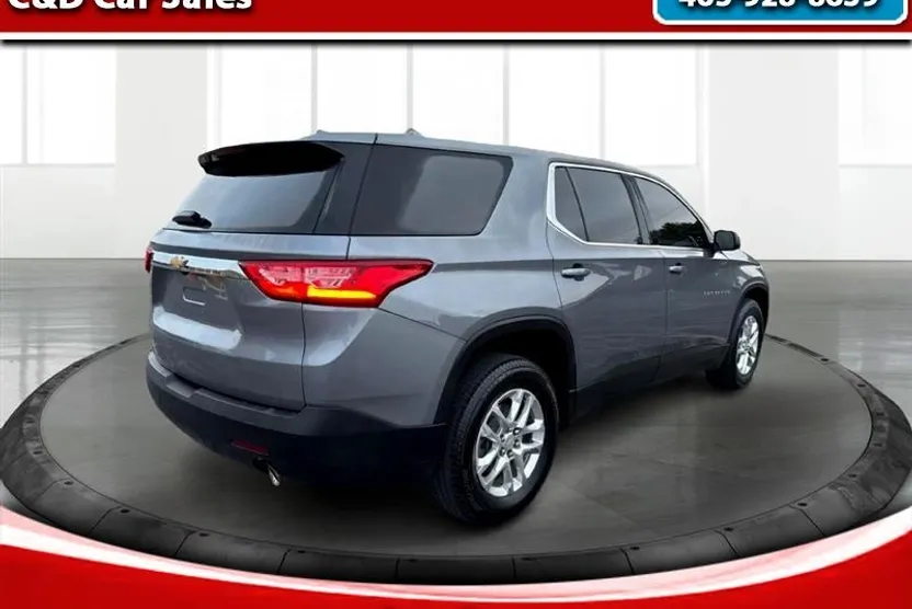 2021 Chevrolet Traverse LS photo 1