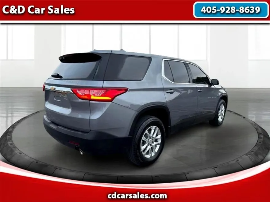 2021 Chevrolet Traverse LS photo 1