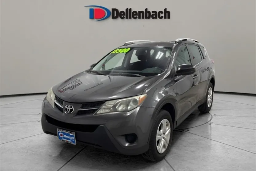 2015 Toyota RAV4 LE photo 1