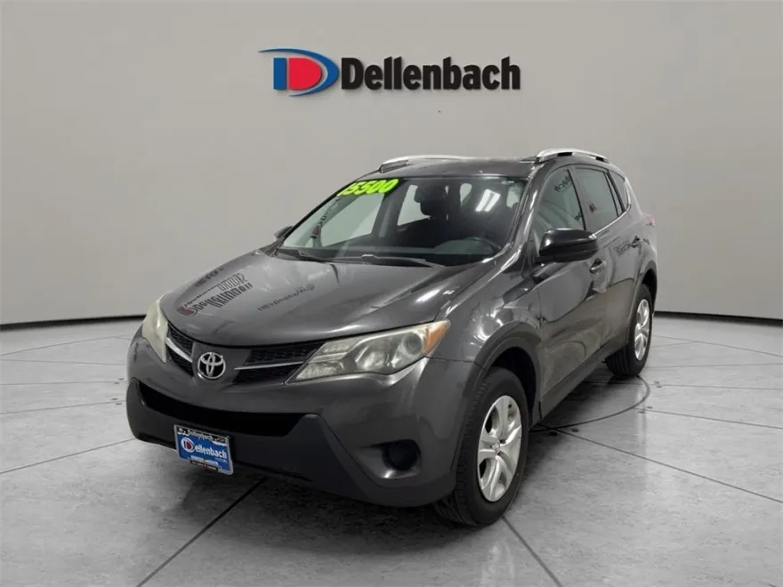 2015 Toyota RAV4 LE photo 1
