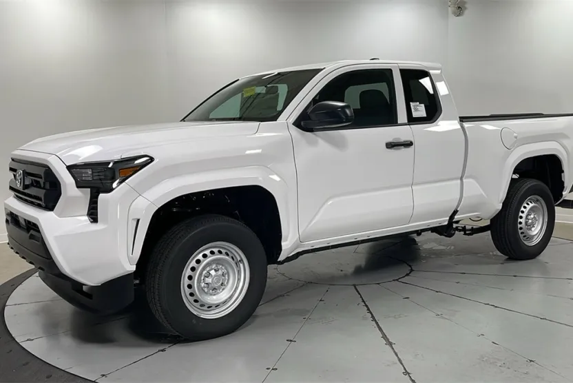 2025 Toyota Tacoma SR XtraCab photo 1