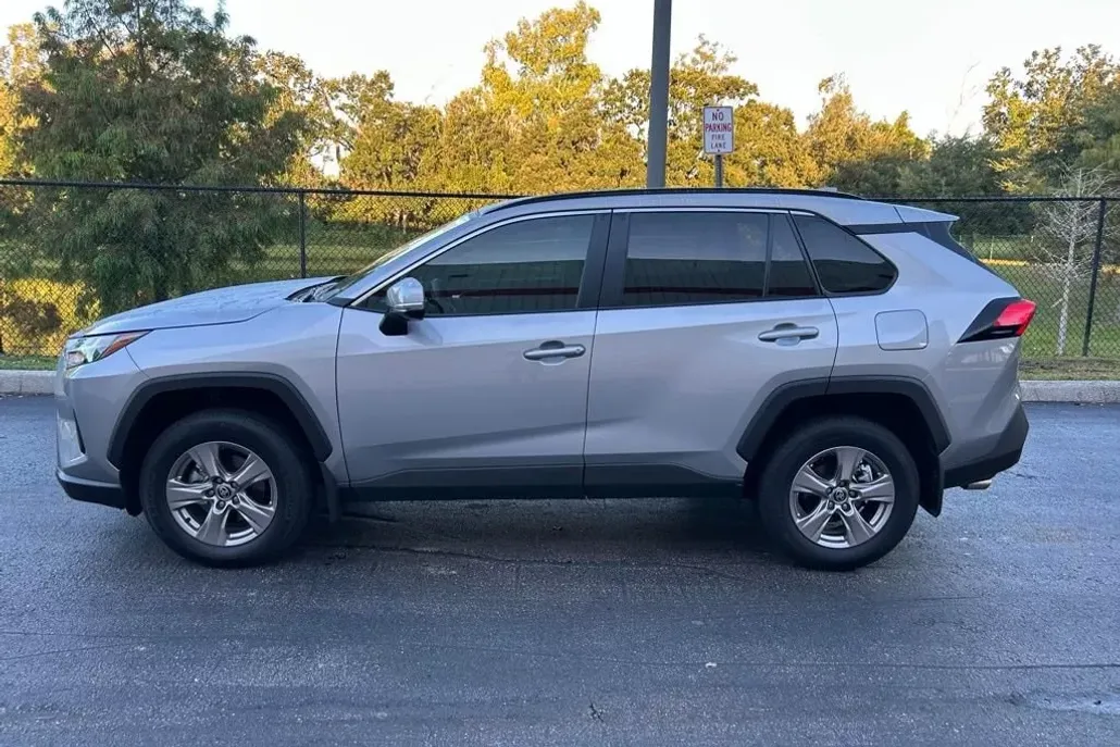 2025 Toyota RAV4 XLE photo 1