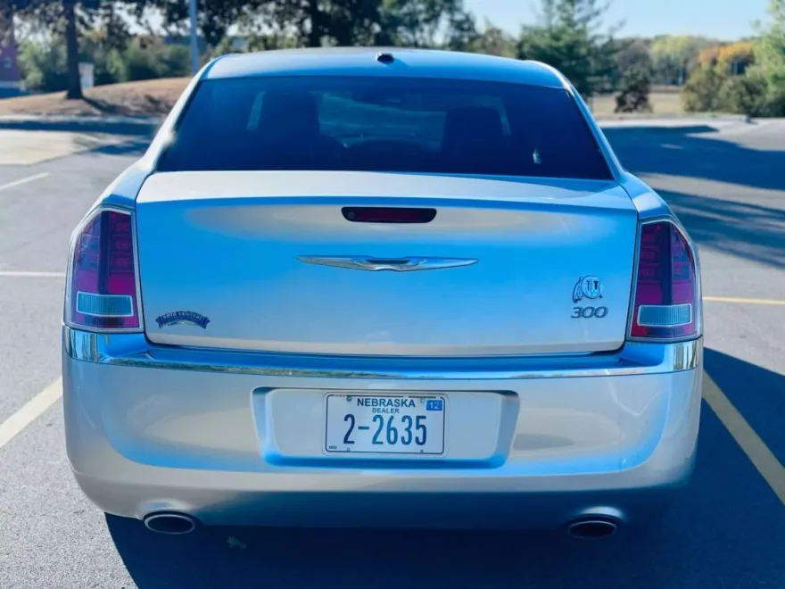 2011 Chrysler 300 Limited photo 1