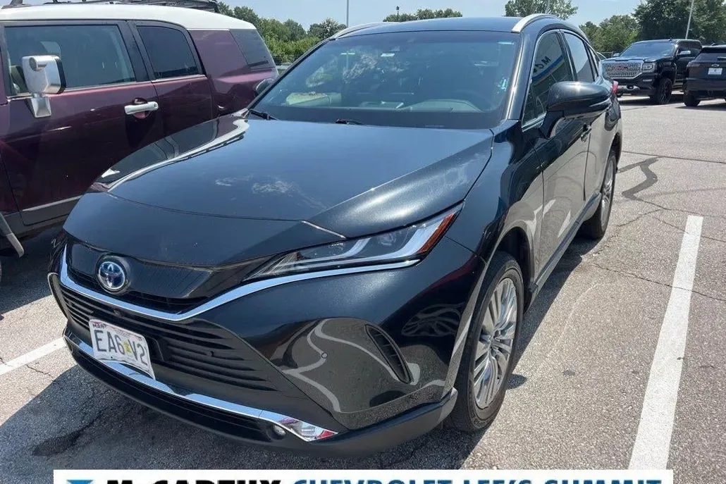 2022 Toyota Venza LE photo 1