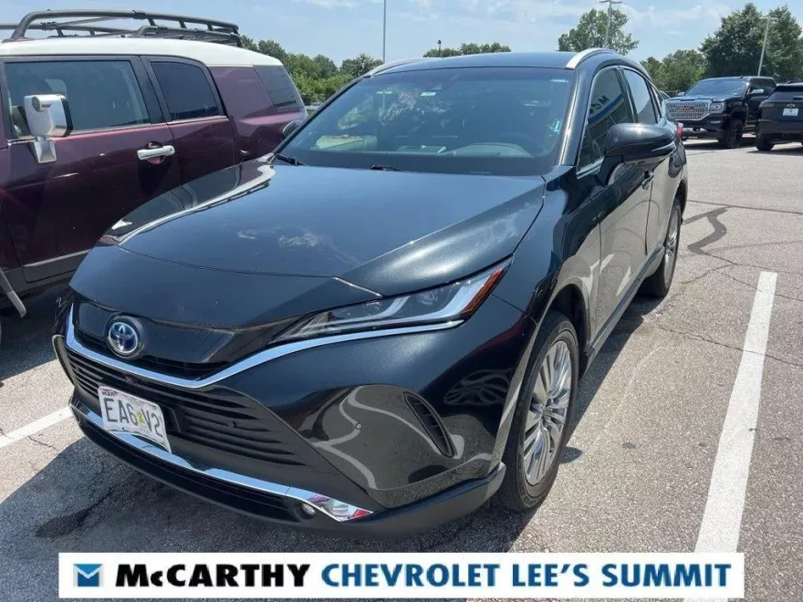 2022 Toyota Venza LE photo 1
