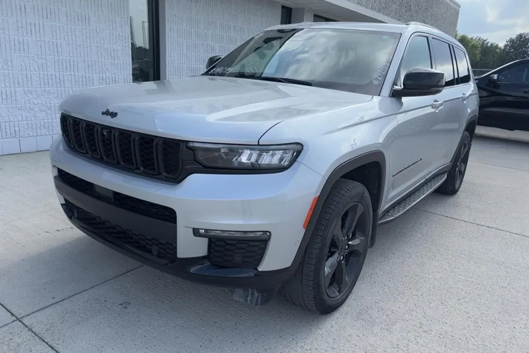2023 Jeep Grand Cherokee Limited photo 1